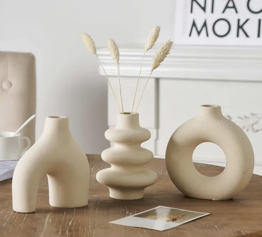 JUEGO DE TRES JARRONES DECORATIVOS