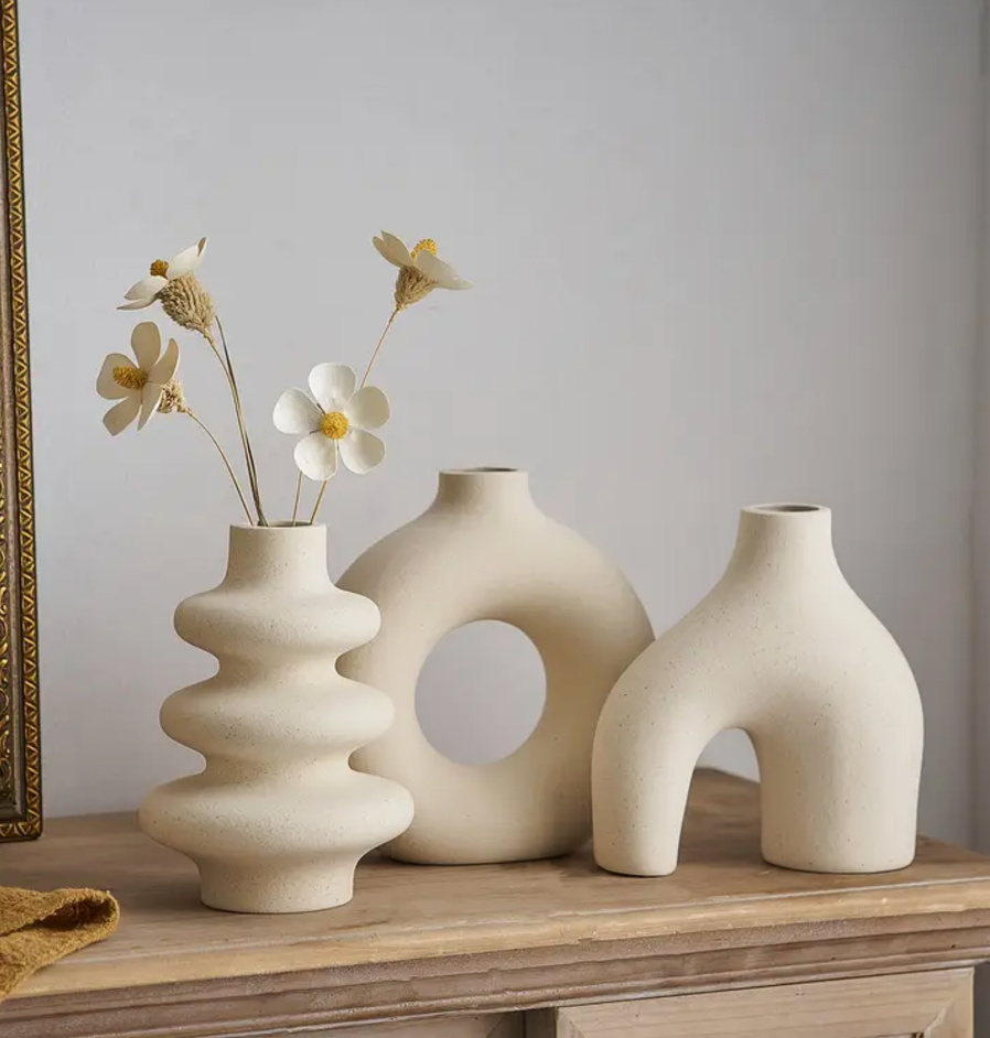 JUEGO DE TRES JARRONES DECORATIVOS