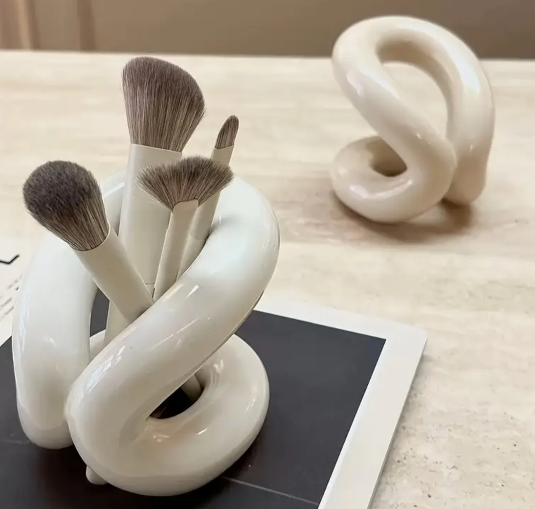 SOPORTE PARA BROCHAS COLOR BEIGE